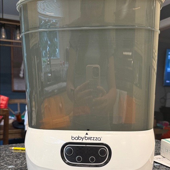 Baby Brezza Bottle Sterilizer dryer all in one-advanced - Picture 1 of 2